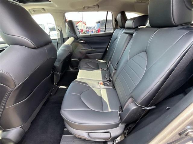 used 2021 Toyota Highlander car, priced at $36,488