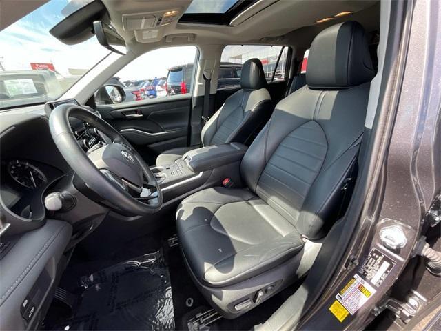 used 2021 Toyota Highlander car, priced at $36,488