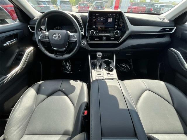 used 2021 Toyota Highlander car, priced at $36,488