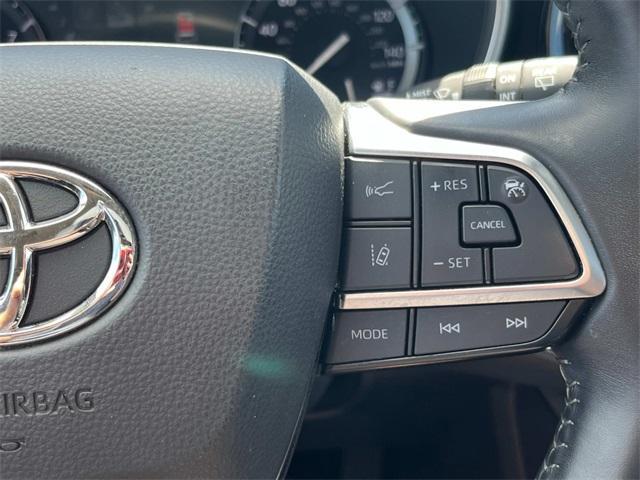 used 2021 Toyota Highlander car, priced at $36,488