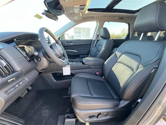 new 2025 Nissan Pathfinder car, priced at $42,425