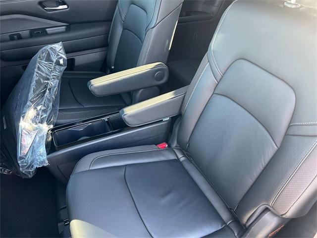 new 2025 Nissan Pathfinder car, priced at $42,425