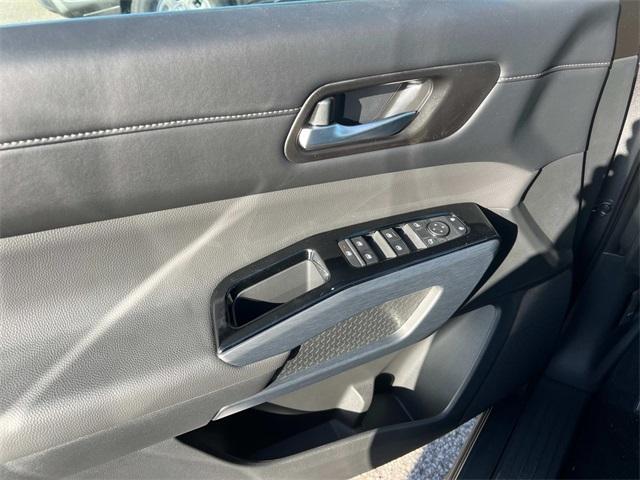 new 2025 Nissan Pathfinder car, priced at $42,425