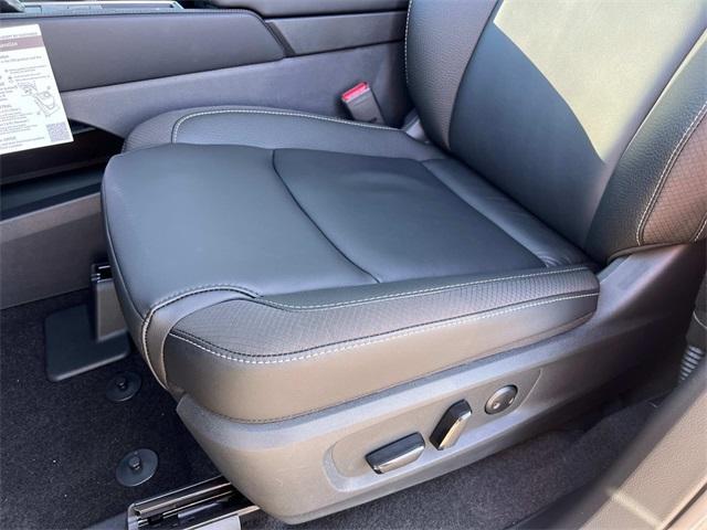 new 2025 Nissan Pathfinder car, priced at $42,425