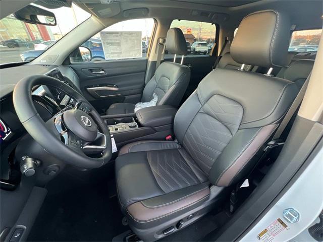 new 2025 Nissan Pathfinder car, priced at $49,346