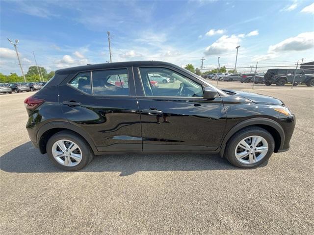 new 2025 Nissan Kicks Play car, priced at $21,949