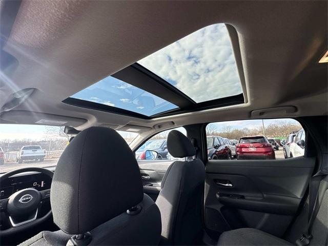 new 2025 Nissan Kicks car, priced at $26,583