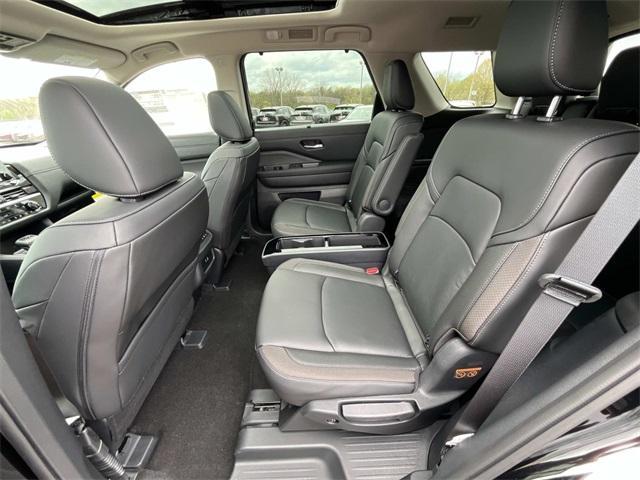 new 2025 Nissan Pathfinder car, priced at $42,425