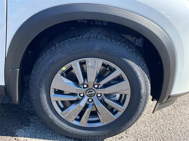 new 2025 Nissan Pathfinder car, priced at $40,352