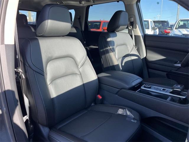 new 2025 Nissan Pathfinder car, priced at $45,263