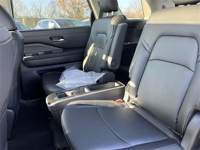 new 2025 Nissan Pathfinder car, priced at $45,263
