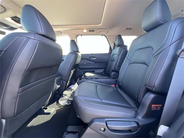 new 2025 Nissan Pathfinder car, priced at $44,638