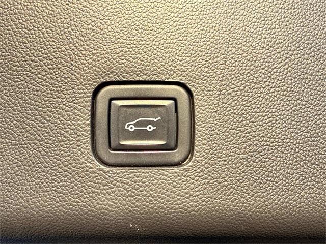 used 2022 Chevrolet Traverse car, priced at $29,988