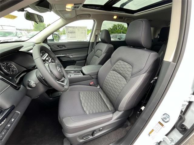 new 2025 Nissan Pathfinder car, priced at $40,208