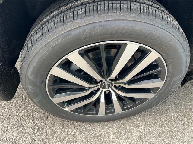 new 2025 Nissan Pathfinder car, priced at $50,348