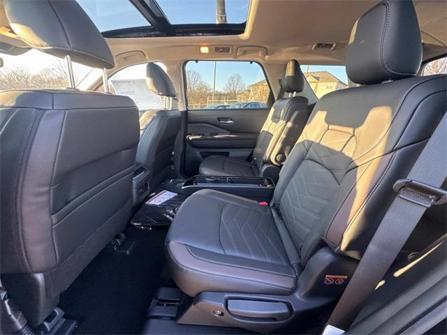 new 2025 Nissan Pathfinder car, priced at $46,776