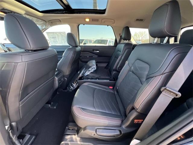 new 2025 Nissan Pathfinder car, priced at $48,580
