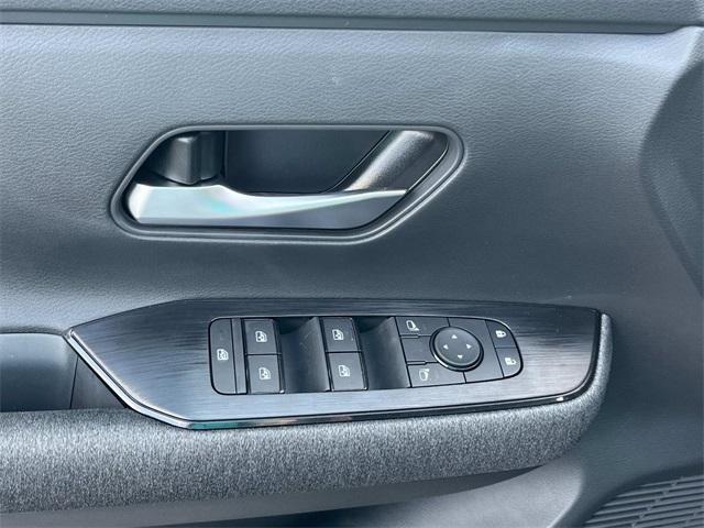 new 2025 Nissan Kicks car, priced at $23,627