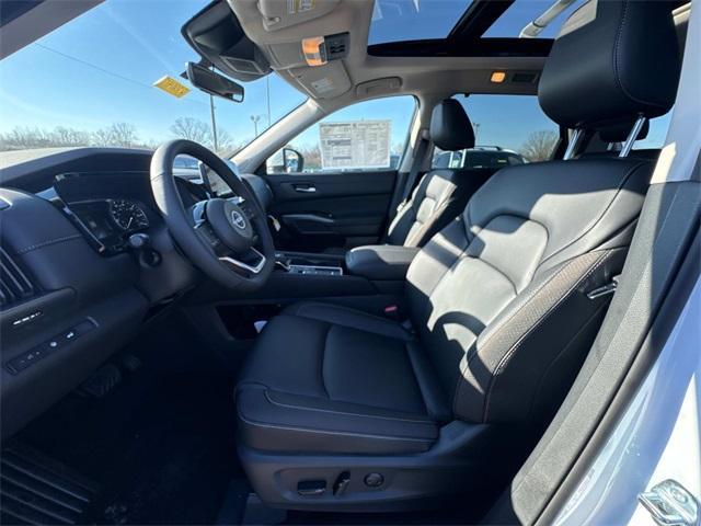 new 2025 Nissan Pathfinder car, priced at $43,221