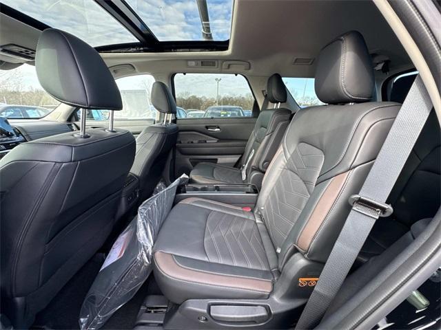 new 2025 Nissan Pathfinder car, priced at $46,776