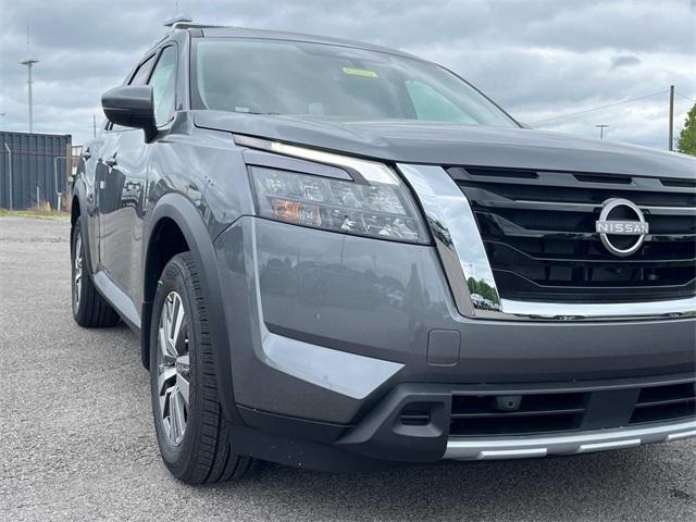 new 2025 Nissan Pathfinder car, priced at $39,217