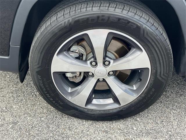 used 2019 Jeep Cherokee car, priced at $15,403