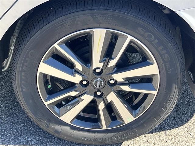 new 2025 Nissan Versa car, priced at $19,295