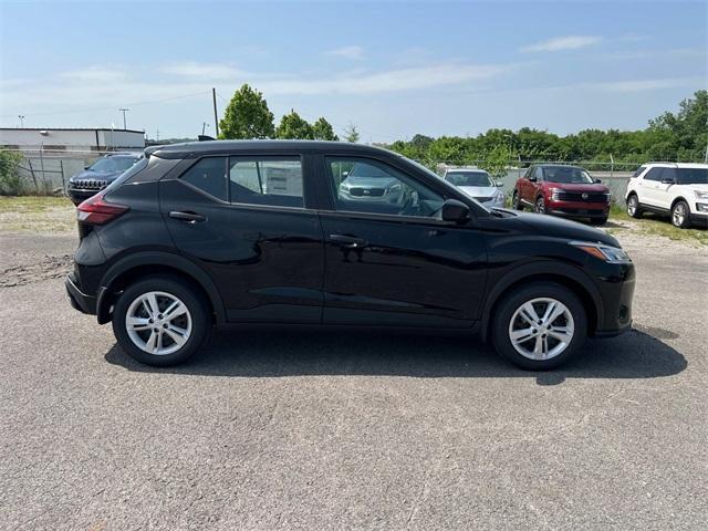 new 2025 Nissan Kicks Play car, priced at $23,850