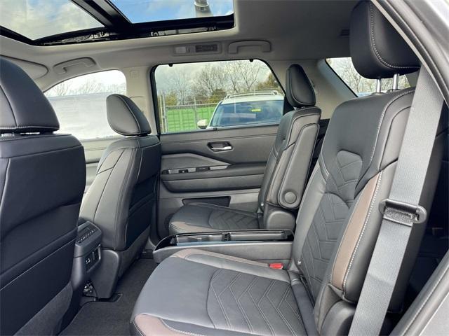 new 2025 Nissan Pathfinder car, priced at $48,844