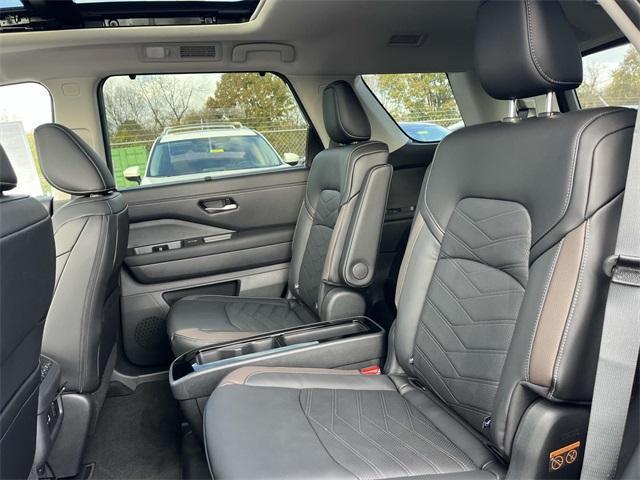 new 2025 Nissan Pathfinder car, priced at $48,844