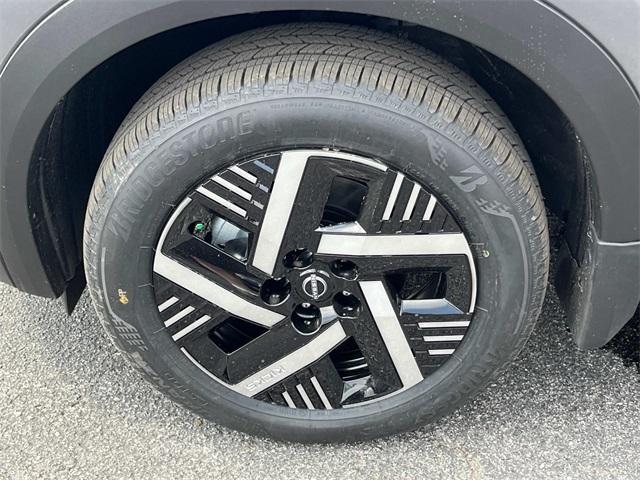 new 2025 Nissan Kicks car, priced at $24,904