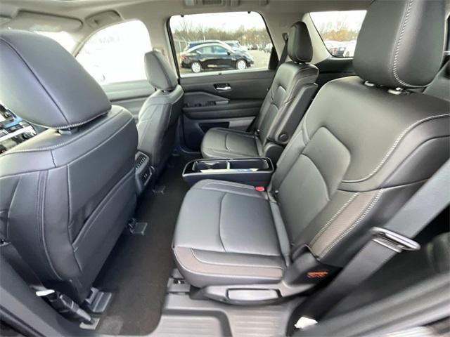 new 2025 Nissan Pathfinder car, priced at $45,263