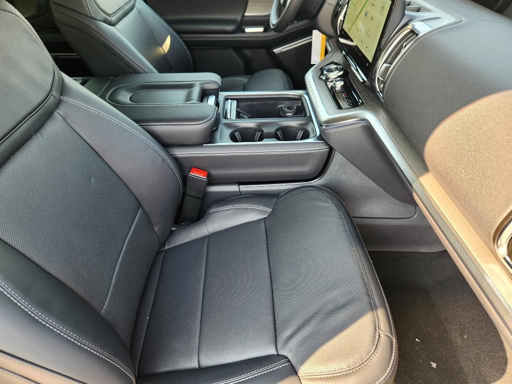 new 2025 Ford Expedition car, priced at $76,307
