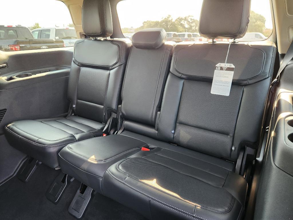 new 2025 Ford Expedition car, priced at $76,307