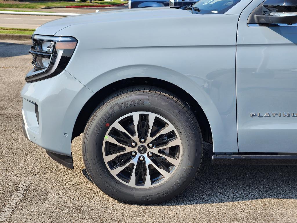 new 2025 Ford Expedition car, priced at $76,307
