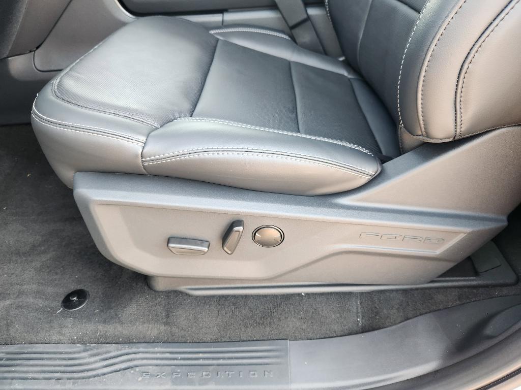 new 2025 Ford Expedition car, priced at $76,307