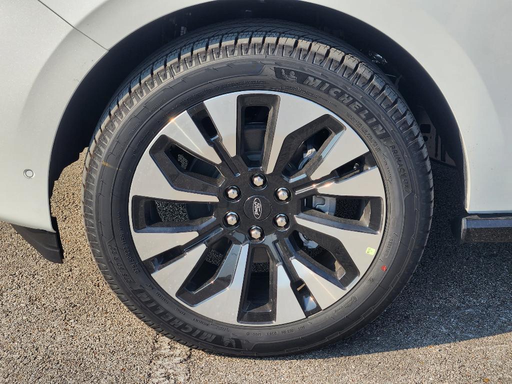 new 2025 Ford Expedition car, priced at $78,951