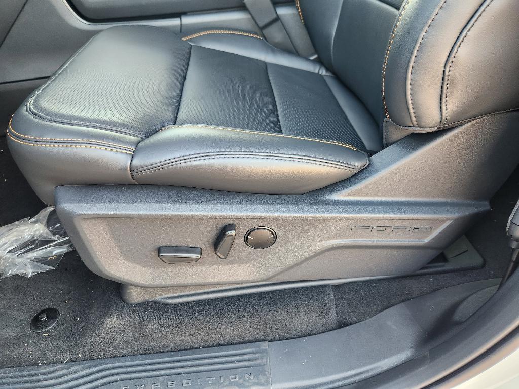 new 2025 Ford Expedition car, priced at $83,959