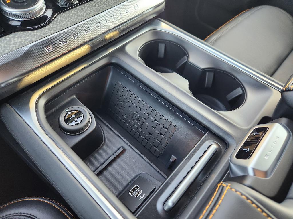 new 2025 Ford Expedition car, priced at $83,959