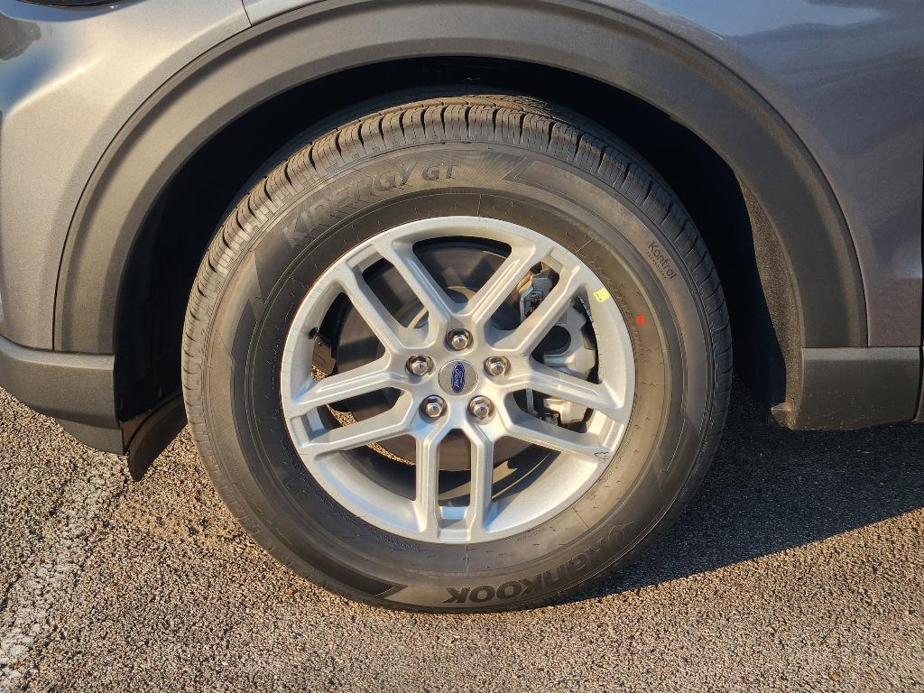 new 2025 Ford Explorer car, priced at $39,320