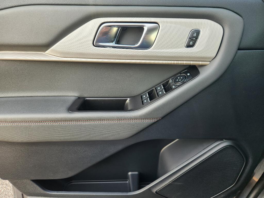 new 2025 Ford Explorer car, priced at $39,320