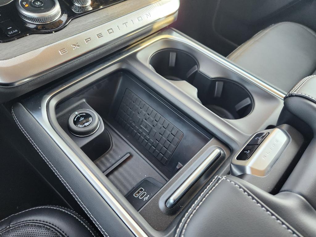 new 2025 Ford Expedition car, priced at $78,872