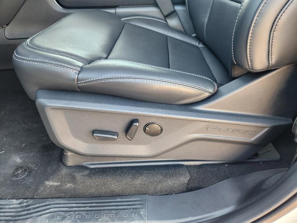 new 2025 Ford Expedition car, priced at $78,872