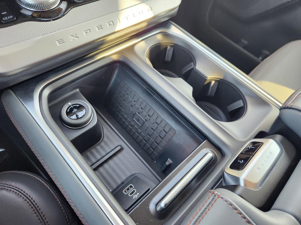 new 2025 Ford Expedition Max car, priced at $70,767