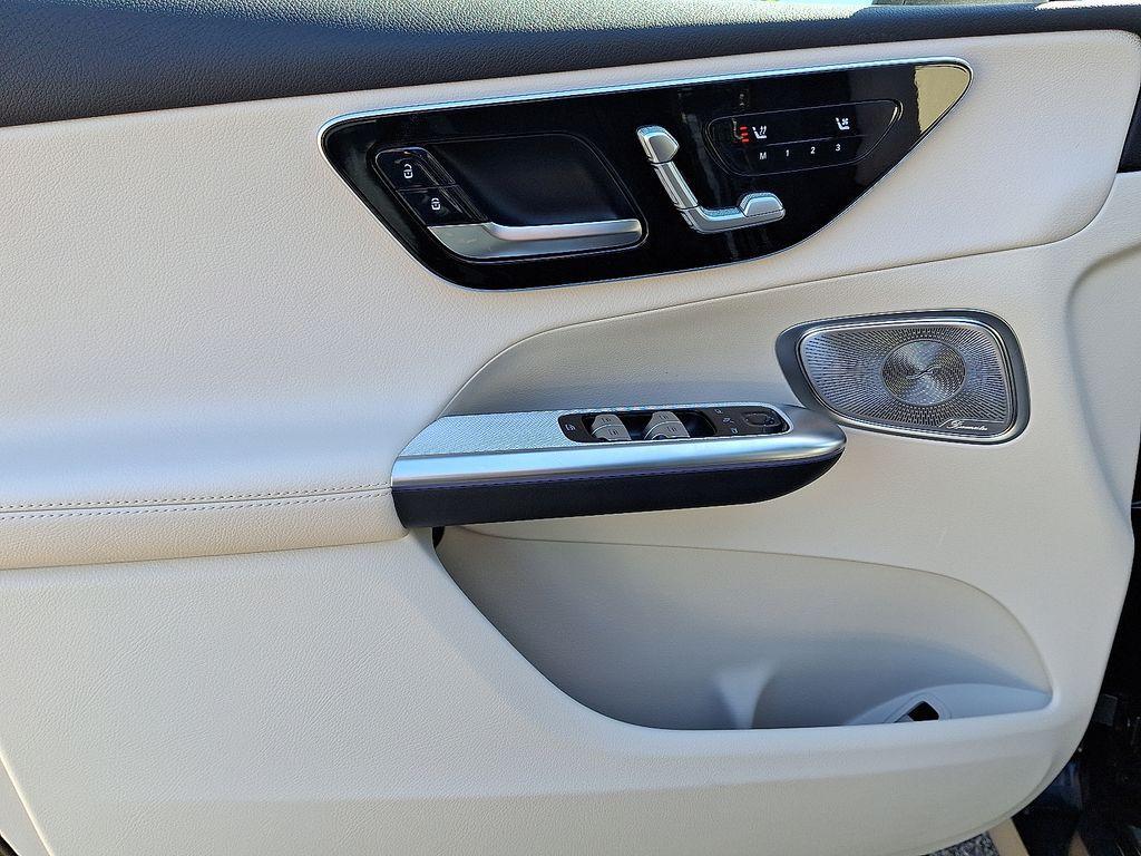 new 2025 Mercedes-Benz GLC 300 car, priced at $59,095