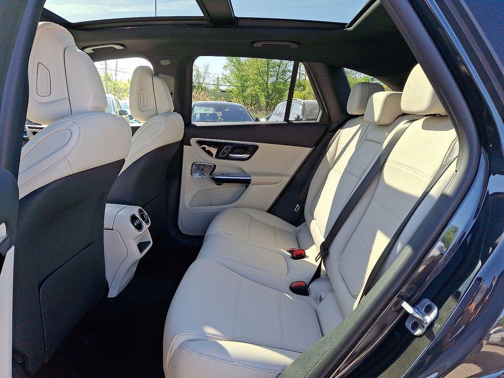 new 2025 Mercedes-Benz GLC 300 car, priced at $59,095
