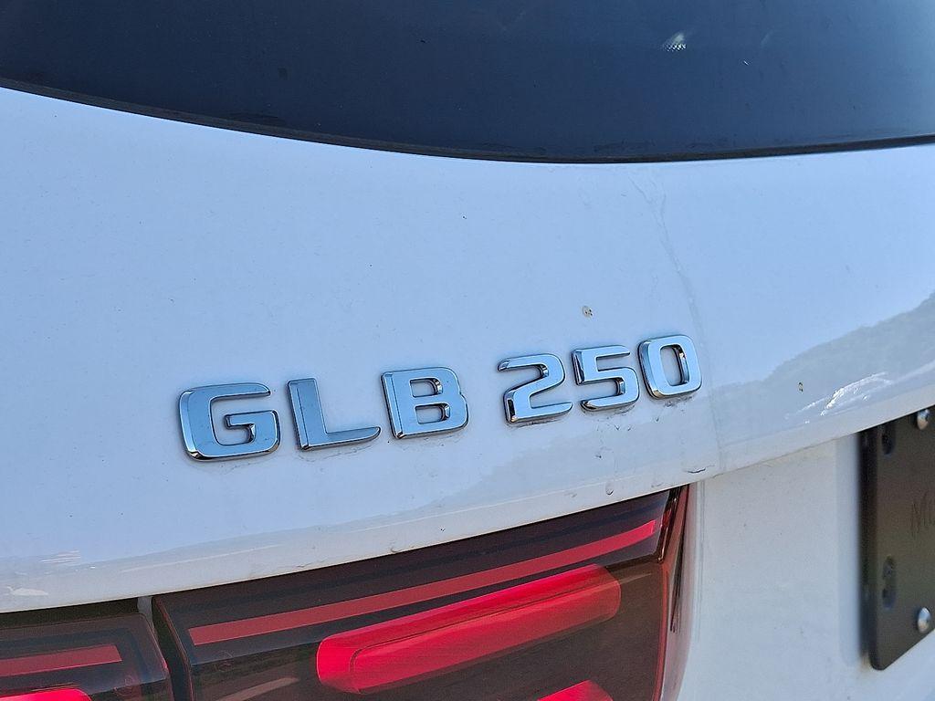 new 2025 Mercedes-Benz GLB 250 car, priced at $51,590