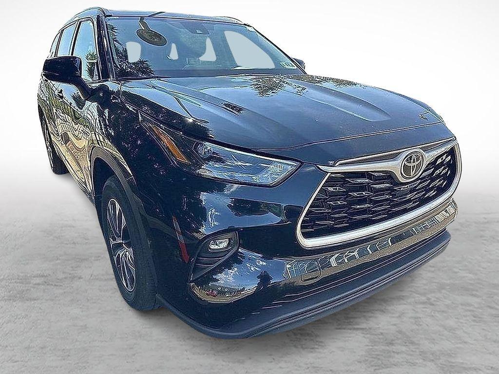 used 2022 Toyota Highlander car, priced at $36,542
