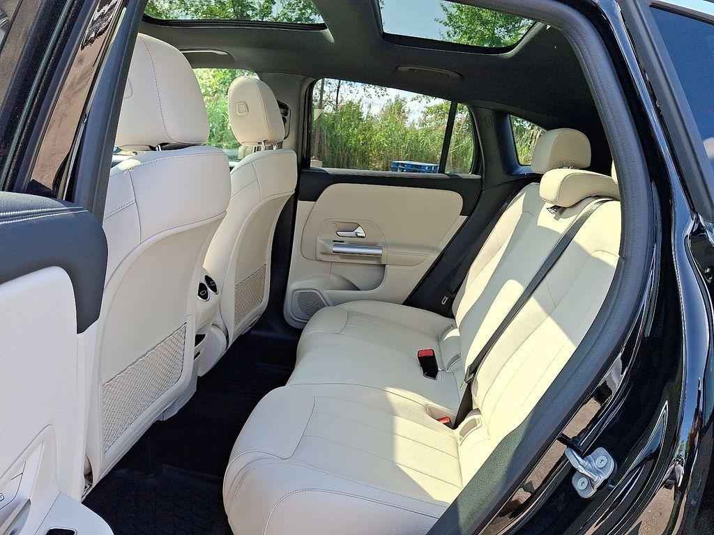 used 2025 Mercedes-Benz GLA 250 car, priced at $44,677