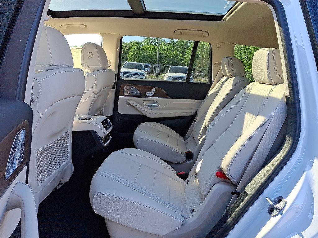 new 2025 Mercedes-Benz GLS 450 car, priced at $90,980